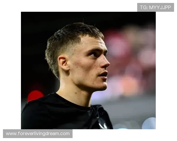 维尔茨：前场自由人与进攻枢纽的战术定位解析