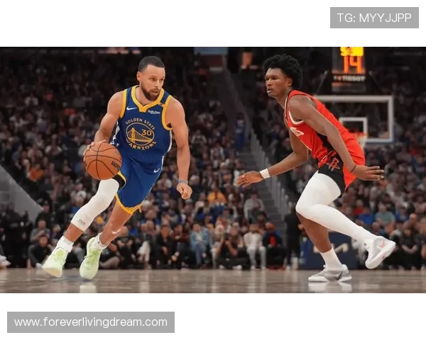 库里三分球精准率提升拉开与汤普森关键回合差距